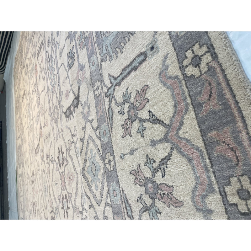 Ushak Oriental Area Rug in Ivory
