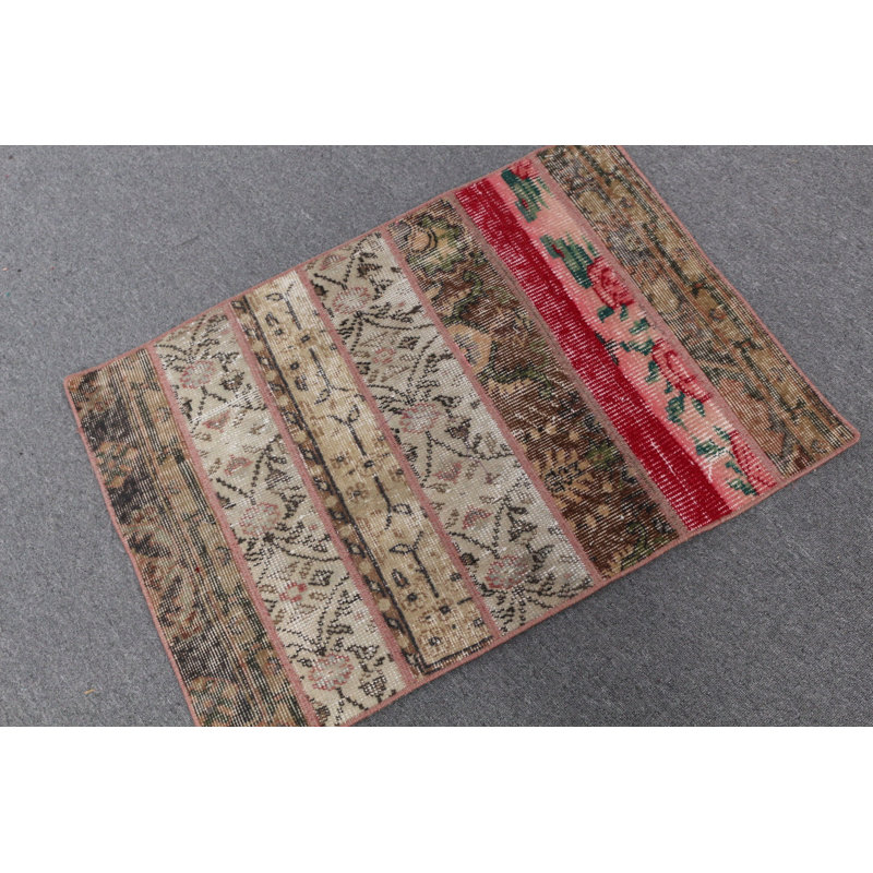 Tapis turc beige à patchwork parfait pour la décoration murale ou comme tapis d'entrée dans votre maison