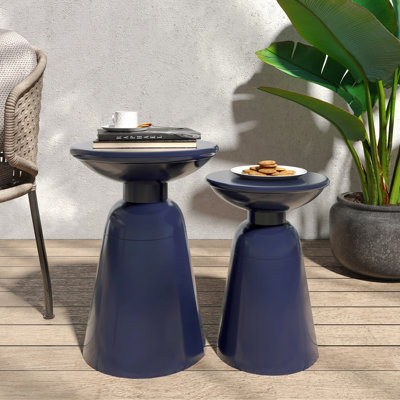 Tables d'appoint d'extérieur en fer avec design évasé, ensemble de 2