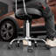 Tabouret d'atelier avec dossier, siège de garage pneumatique / tabouret de travail avec roues, charge de 300 lb, siège à roulettes réglable, tabouret d'atelier rembourré pivotant à 360 °, pour garage, atelier et réparation automobile, noir