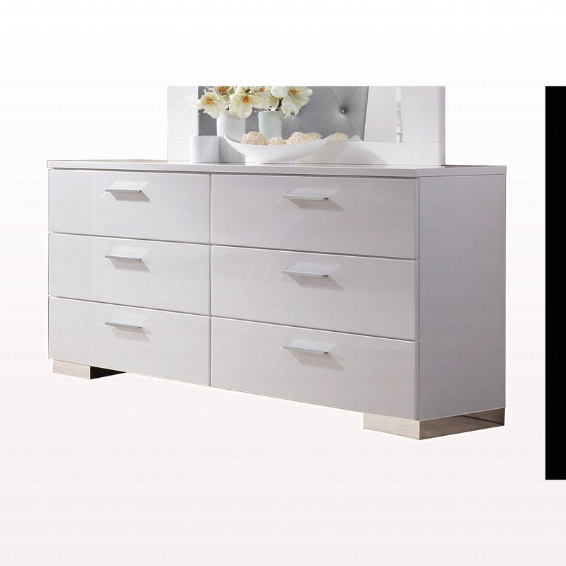 Commode moderne moderne avec finition chromée