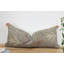 Housse de coussin lombaire en lin brodé vert foncé