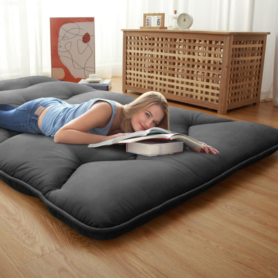 Matelas de sol futon japonais pliable de 7,6 cm d'épaisseur - Tapis tatami en mousse haute densité - Lit d'appoint portatif et enroulable pour invités, dortoir, camping, yoga - Taille Queen, gris foncé