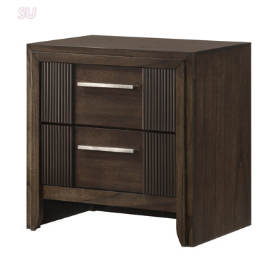 Table de chevet contemporaine à 2 tiroirs avec finition en bois riche et quincaillerie polie, parfaite pour ajouter un charme rustique à votre chambre à coucher