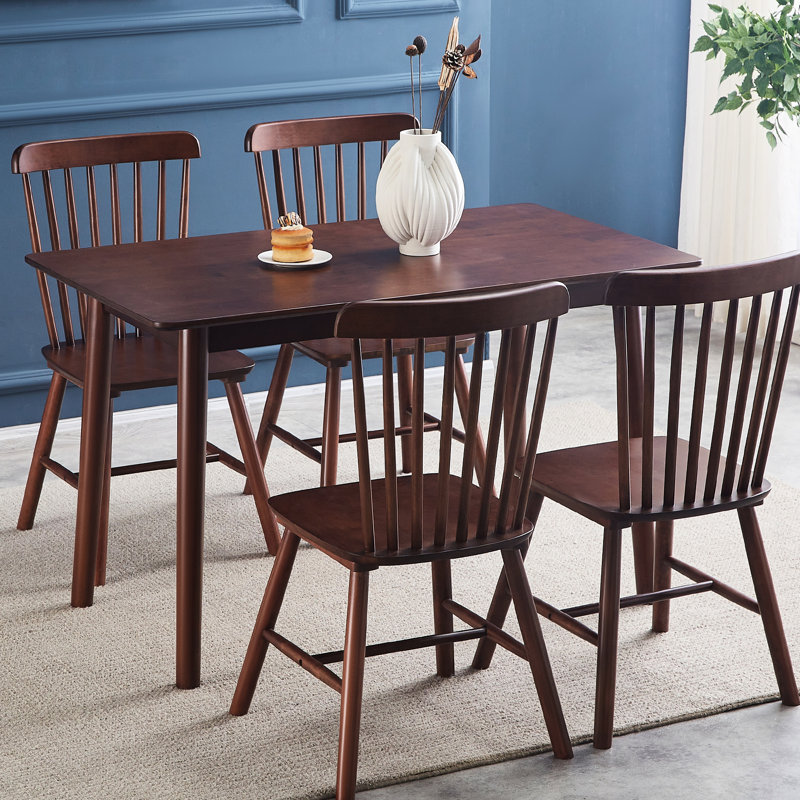 4 chaises de salle à manger en noyer. Bois massif de qualité. 16,82 po de profondeur du siège, 17 po de hauteur. Confortable et confortable. Facile à nettoyer. Fabriqué en caoutchouc avec finition noyer (4) - 100% des sièges
