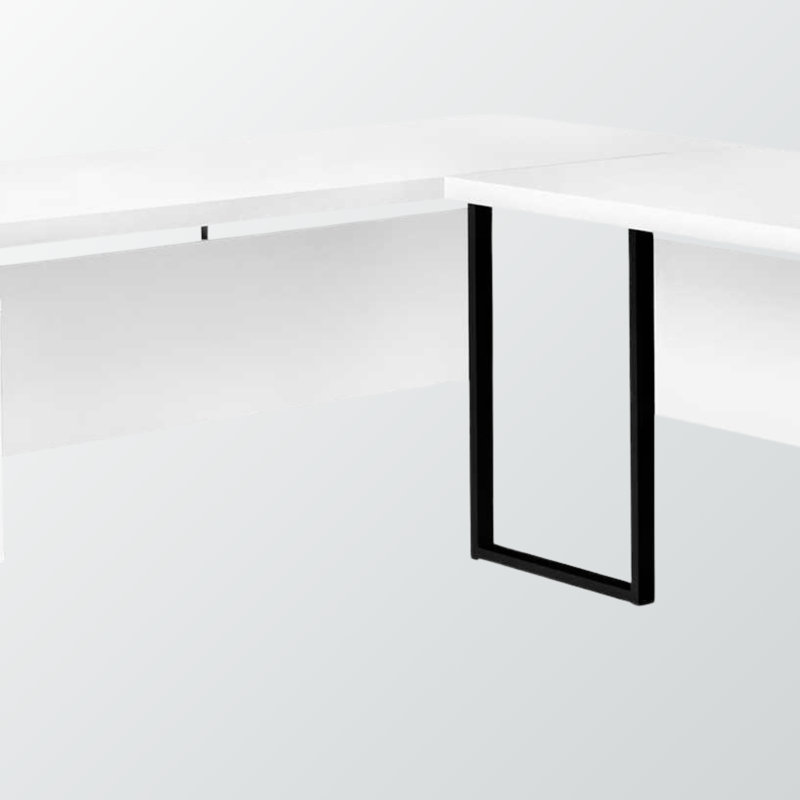 Bureau d'ordinateur moderne Carie