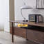 Meuble télé de style rétro jumelé à une table basse