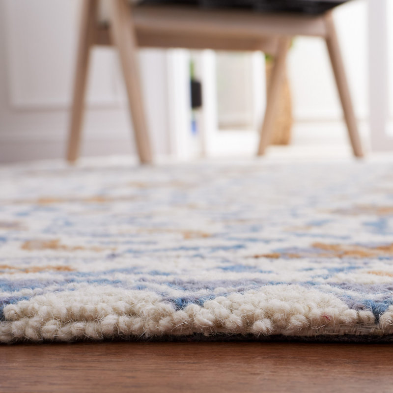 Tapis en laine ivoire et bleu à motif floral touffeté et fabriqué à la main Chelsea, Rectangle 2 pi 6 po x 4 pi