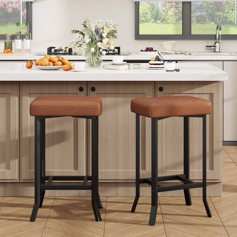 Ensemble de tabourets de bar à hauteur de comptoir de 2/4, tabourets de bar rembourrés en cuir de polyuréthane avec pieds en métal, tabourets d'îlot de cuisine peu encombrants avec repose-pieds