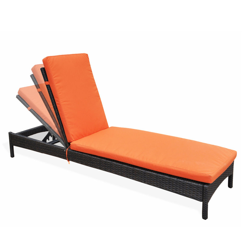 Chaise longue réglable en osier avec coussin, chaise longue de patio inclinable