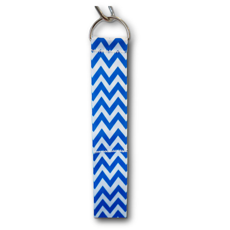 Rangement suspendu en cascade pour placard à chevrons, Bleu