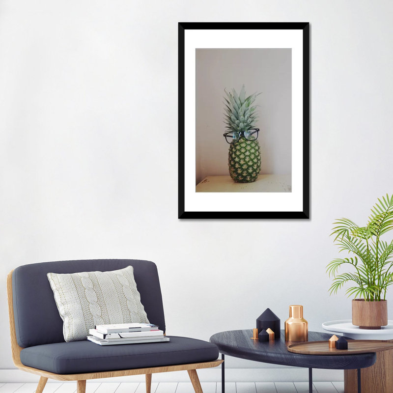 « mr. ananas », photographie sur toile, H 32 po x l 24 po x P 1 po, Papier d'art encadré noir, Blanc