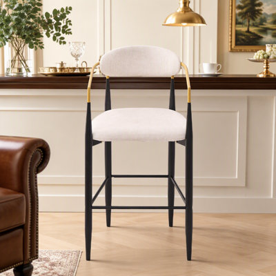 Tabouret de bar rembourré moderne avec accoudoirs dorés - hauteur de siège de 23 po, conception ergonomique pour îlot de cuisine ou comptoir de salle à manger, ensemble de 2 - tissu beige et structure en métal noir