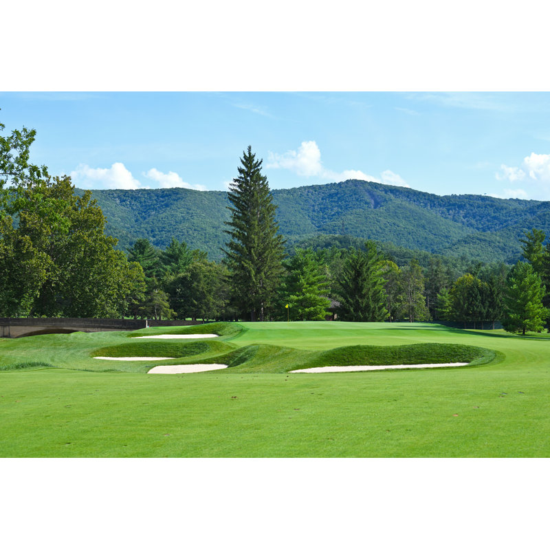 Golf Course In Mountains par Eyemark - Photographie sur toile tendue, H 8 po x l 12 po
