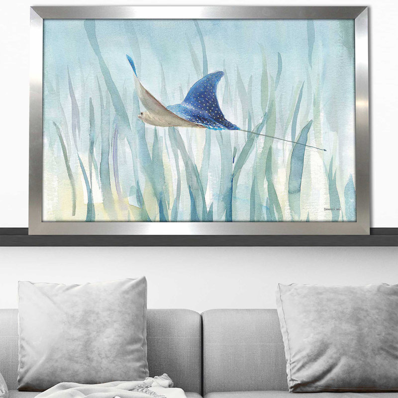 «Undersea Ray» par Danhui Nai - Peinture, Encadrement argenté, H 21,5 po x l 27,5 po x P 0,75 po