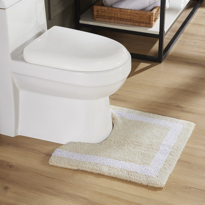 Tapis pour salle de bain Widman, Contour 20 po x 20 po, Sable / blanc