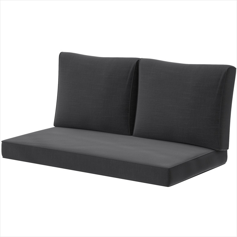 Chaise longue confortable pour terrasse, garnie de mousse et ornée de détails en bois massif, idéale pour l'extérieur.