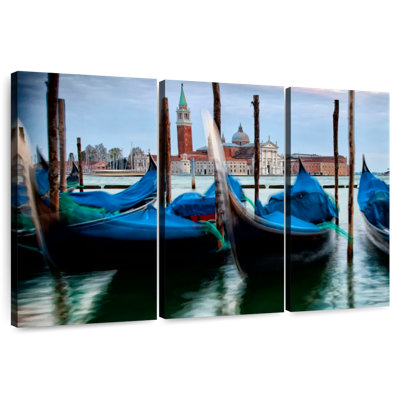 Mehar Gondolas By San Marco Square Venise Italie