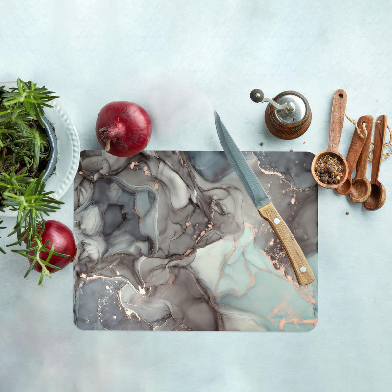 Planche à découper en verre bleue et grise avec détails argentés idéale pour les décors de cuisine contemporains