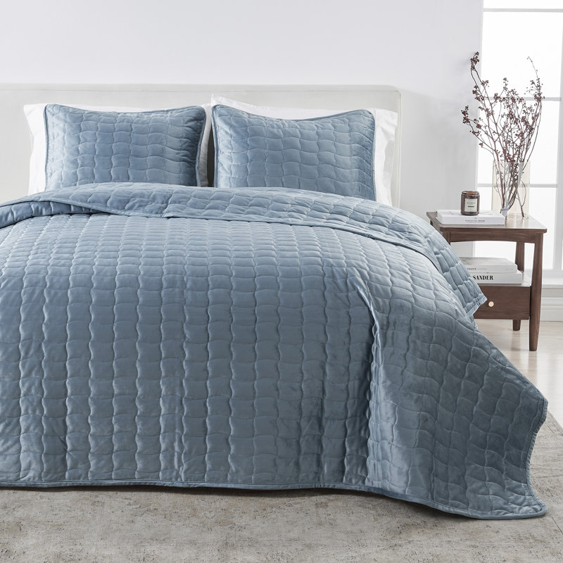 Twin Blue Velvet Polyester Box-Stitched Quilt Set