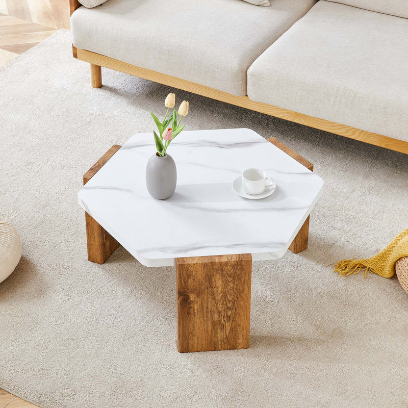 Table basse en marbre texturé - Base triangulaire en bois