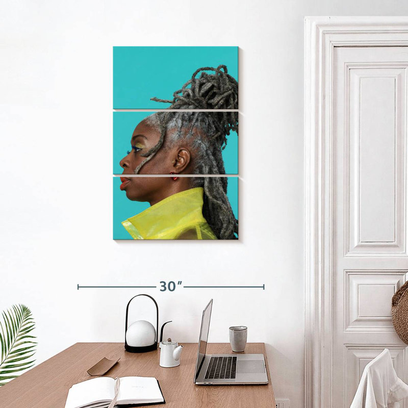Femme navette afro-américaine confiante, H 32 po x l 20 po