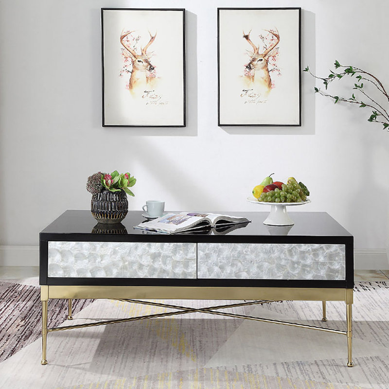 Table basse à 4 pieds avec rangement