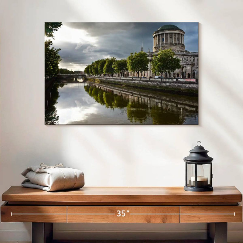 Lilie Ireland's Four Courts, H 16 po x l 24 po
