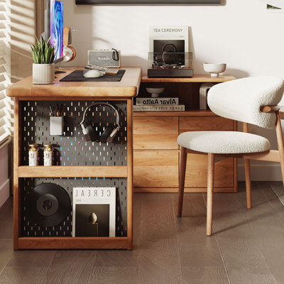 Bureau en bois massif brun en forme de L avec 4 tiroirs