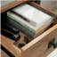 Bureau avec rangement organisé, finition chêne