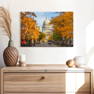 Nicci, Wisconsin State Capital en automne