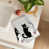 brossage de chat noir