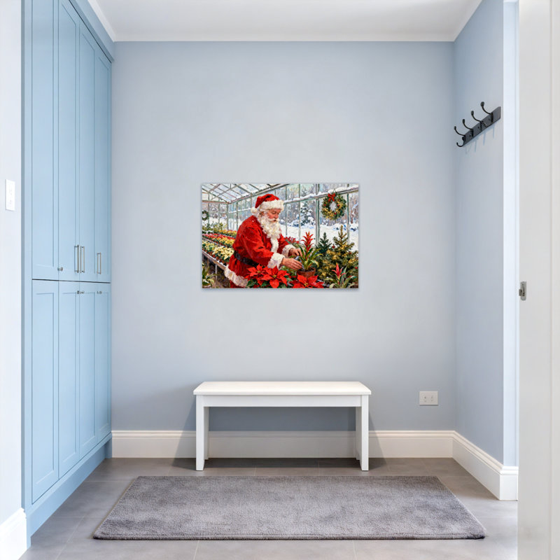 Père Noël qui s'occupe des poinsettias dans la serre, H 28 po x l 40 po