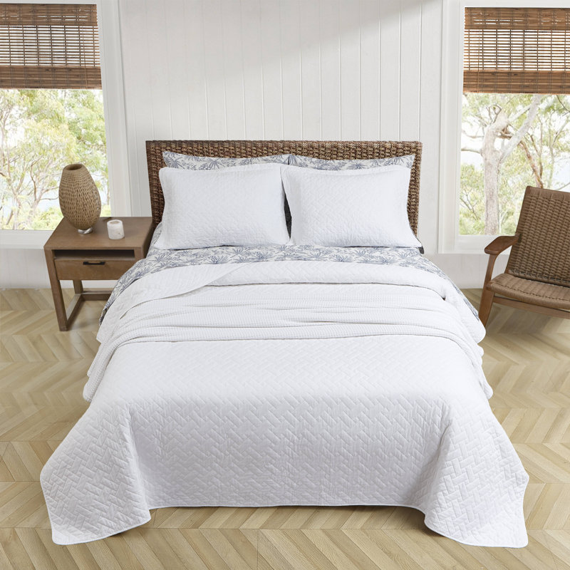 Tommy Bahama Raffia Solid Cotton Reversible Quilt Set, King Quilt + 2 King Shams, White
