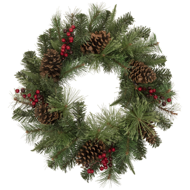 Couronne de Noël artificielle 24 po en pin et baies