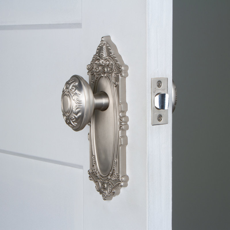 Grandeur Grande Victorian Plate Privacy with Grande Victorian Door Knob, Satin Nickel, 2 3/8"