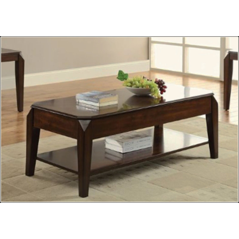 Table basse à finition noyer avec plateau