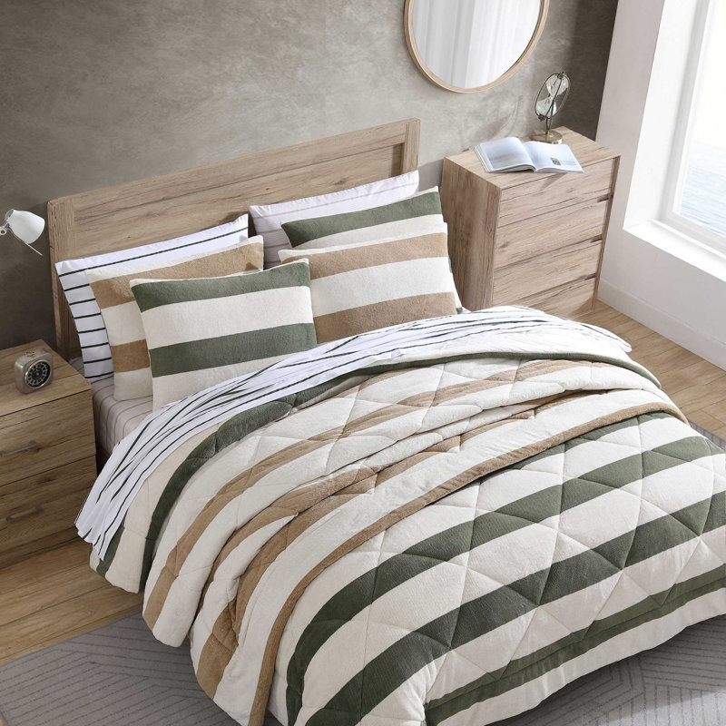 Ensemble d'édredon réversible en peluche Nautica Lawndale, Rayures vertes, Édredon pour grand lit + 2 taies décoratives