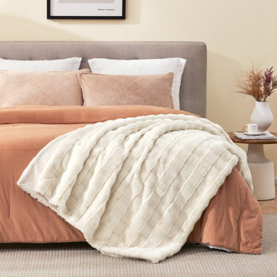 Soft Textured Faux Fur Throw Blanket Fluffy Reversible Bed Blankets