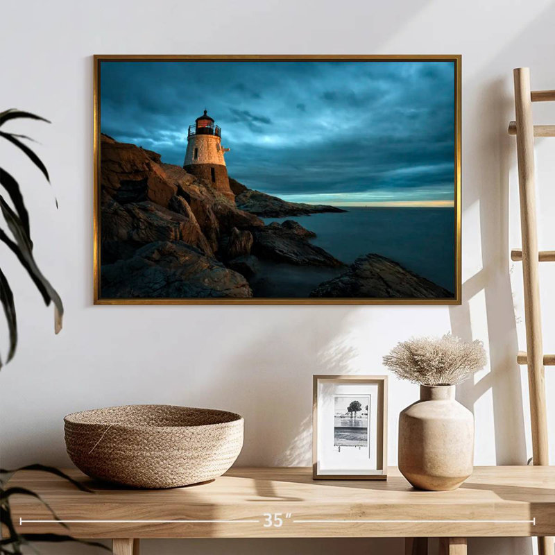 Phare de Stormy Castle Hill, 25 po x 17 po, Cadre flottant doré