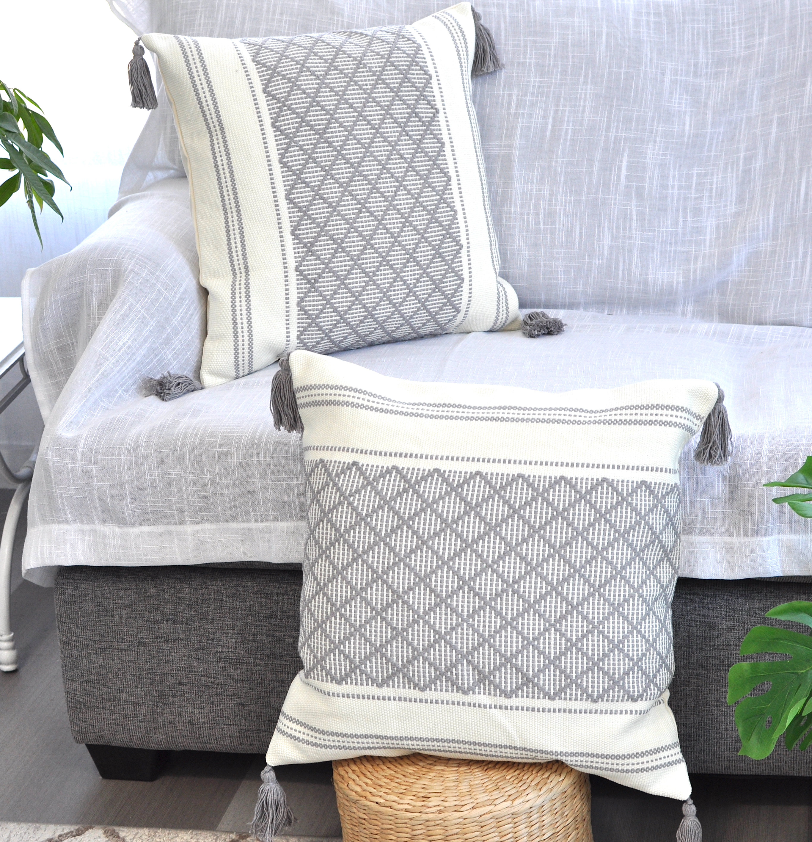 Oveesha Woven Pillow Covers With Tassels, Geometric Pattern Pillowcases For Outdoor / Indoor (Set of 2) & Reviews | Wayfair