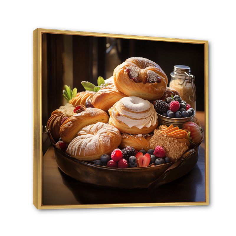 Sweet Pastries I sur toile, Cadre flottant doré, H 24 po x l 24 po x P 1 po