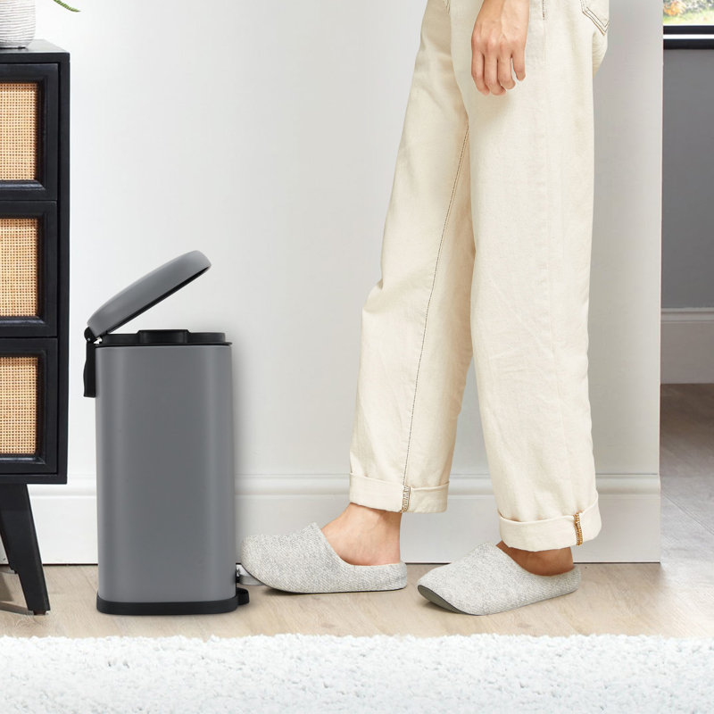 Poubelle à pédale à fermeture douce - Poubelle intérieure en acier sans marque 5L - Seau intérieur amovible, contrôle des odeurs, anti-marques, peu encombrant - idéal pour la salle de bain, la cuisine, le bureau - Gris