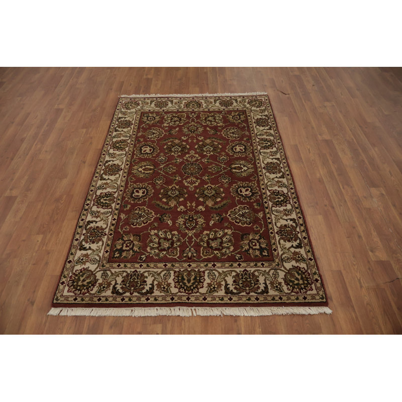 Le tapis oriental floral Agra 4 x 6 ajoute de la sophistication à n'importe quelle pièce