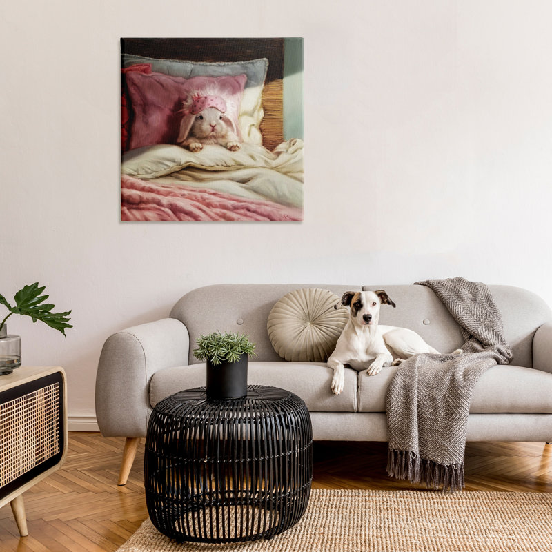 Lapin au repos, blanc cassé, par Lucia Heffernan - impression, H 36 po x l 36 po