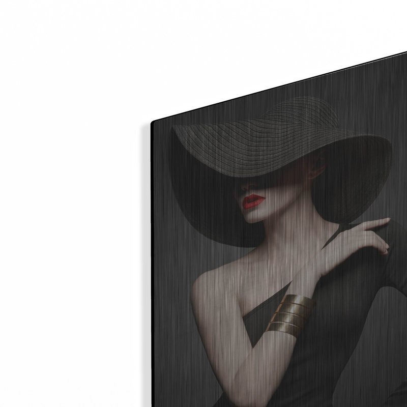 «Lady In Black» par Luxe, H 16 po x l 12 po