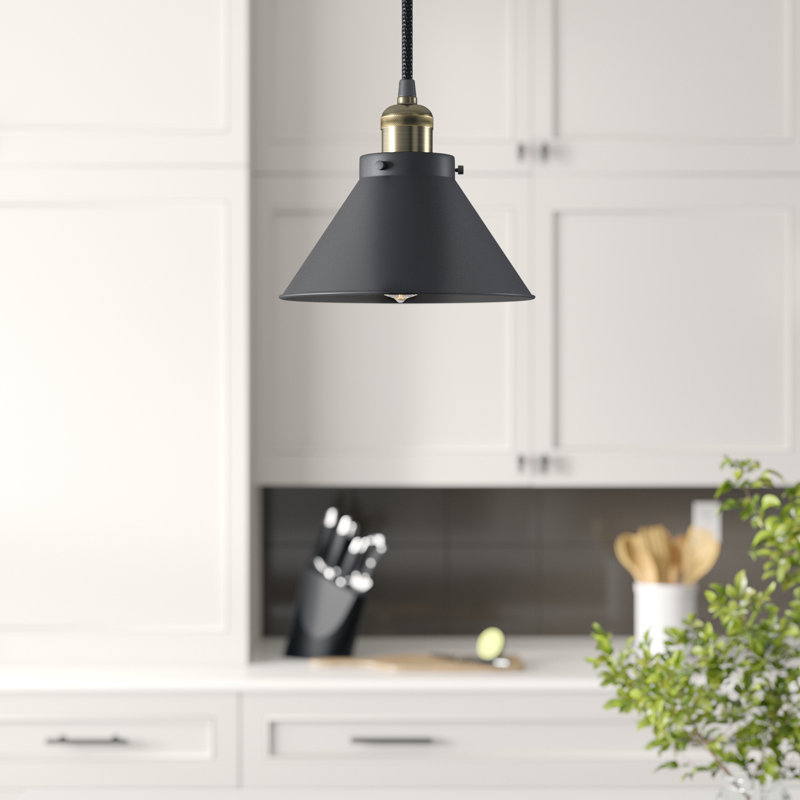 Luminaire suspendu conique 1 lumière Stonecrest, Ampoule DEL 6 watts Vinage, Laiton antique noir, Noir mat