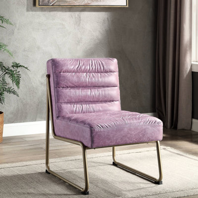 Chaise d'appoint contemporaine - base en traîneau en métal, tissu confortable, support en bois, H 33 po x l 22 po x P 30 po, pièce de fauteuil en cuir rose recouvrant le tissu, article de détente pour espace de vie, H 33 po x l 30 po x P 33 po