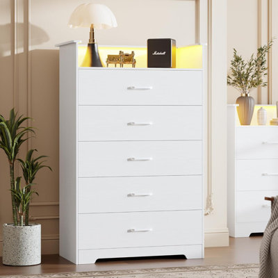 Commode haute 5 tiroirs avec DEL et charge - commode verticale de 51 po avec tablette ouverte, rangement moderne pour chambre à coucher, salon, entrée, couloir