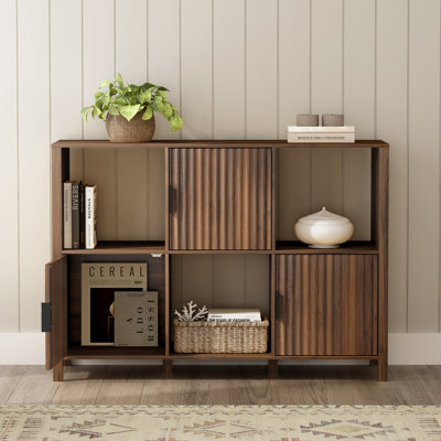 Armoire d'appoint moderne avec 3 portes et tablettes ouvertes Modern Waveform